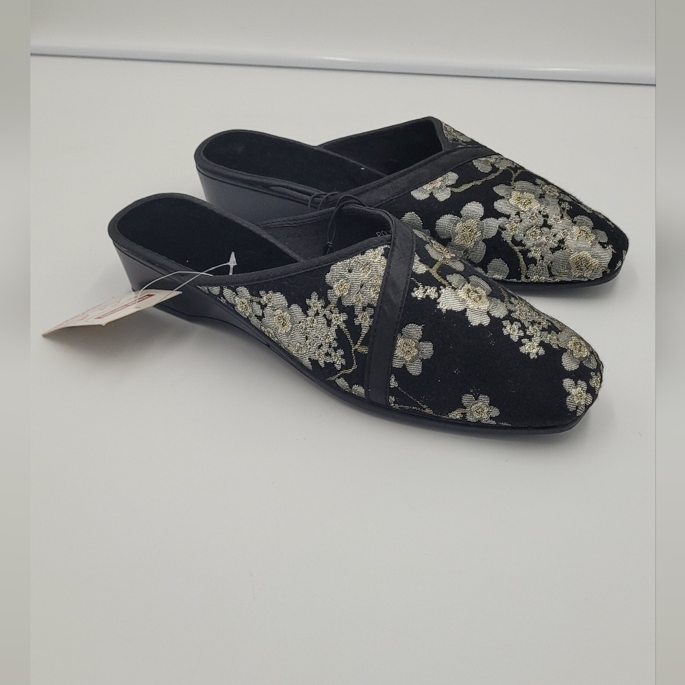 Ladies size 8 tender tootsies slip on loafers / slippers - floral canvas raised
